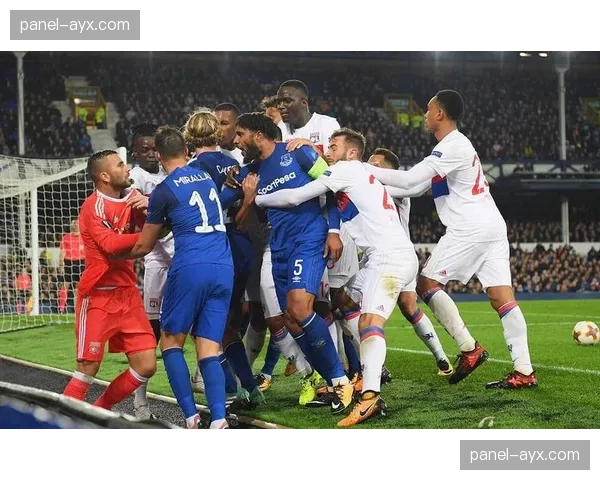 里昂官方确认三名主力球员伤愈,可出战周末对阵朗斯的保级关键战 里昂官方确认三名主力球员伤愈,可出战周末对阵朗斯的保级关键战